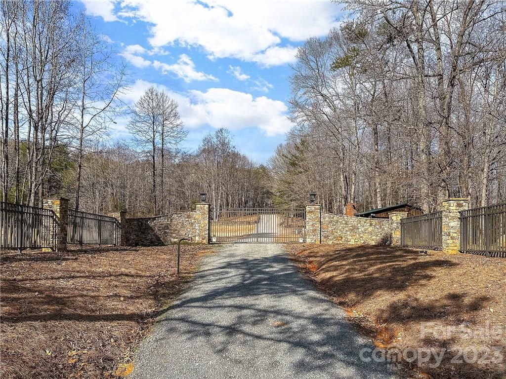 590 Tuckertown Road