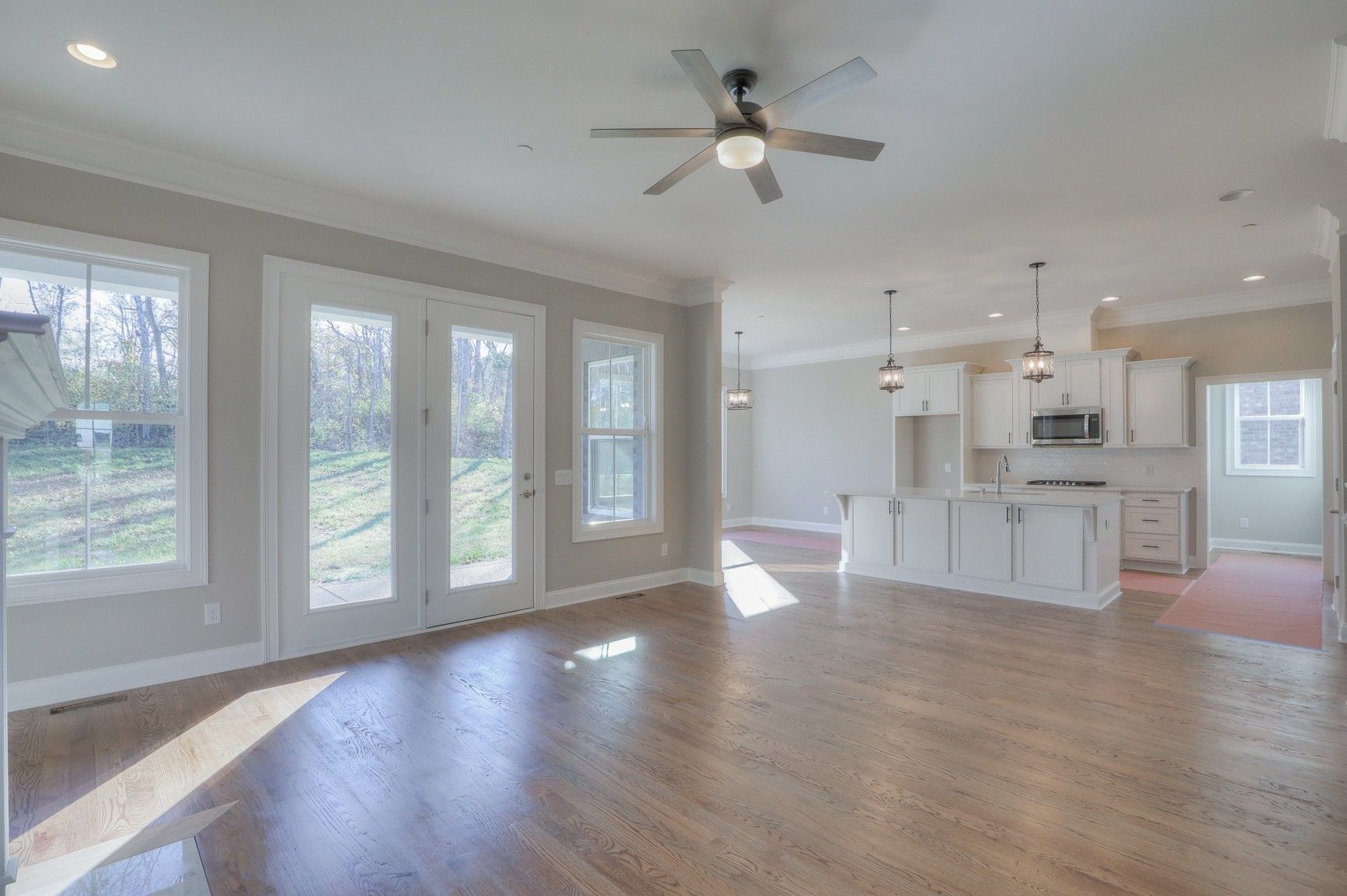945 Redstone Ln
