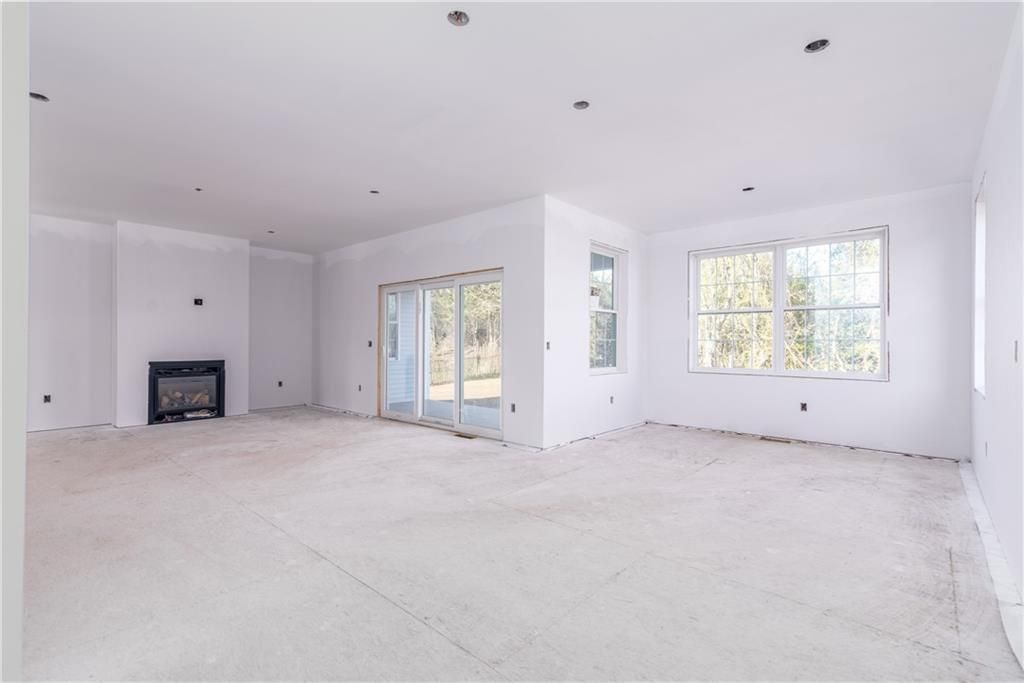 92 Narragansett Avenue