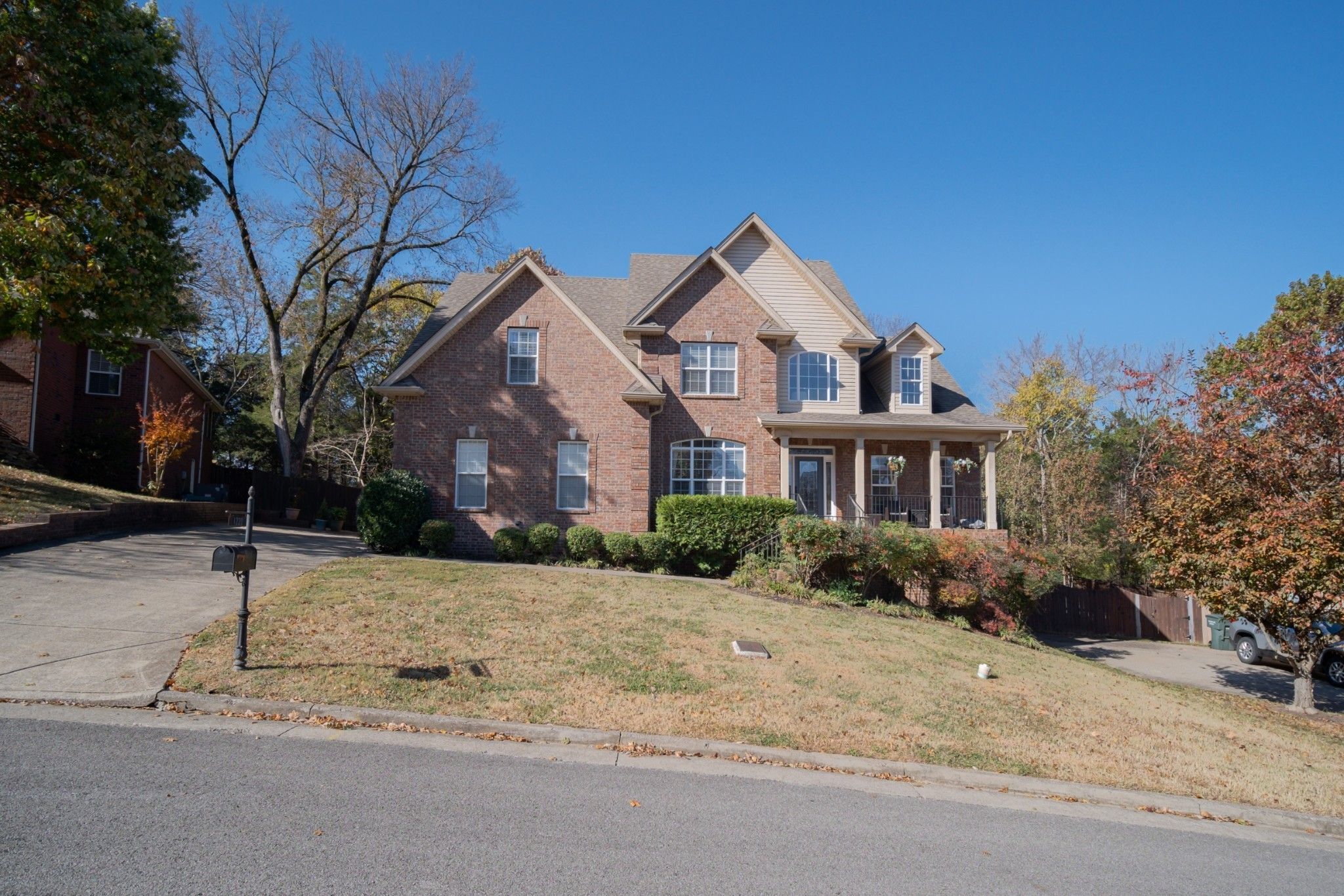 1220 Lilac Dr