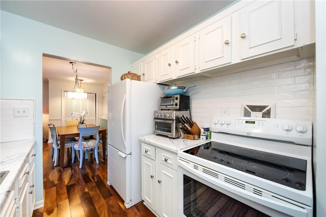 1323 Queens Road