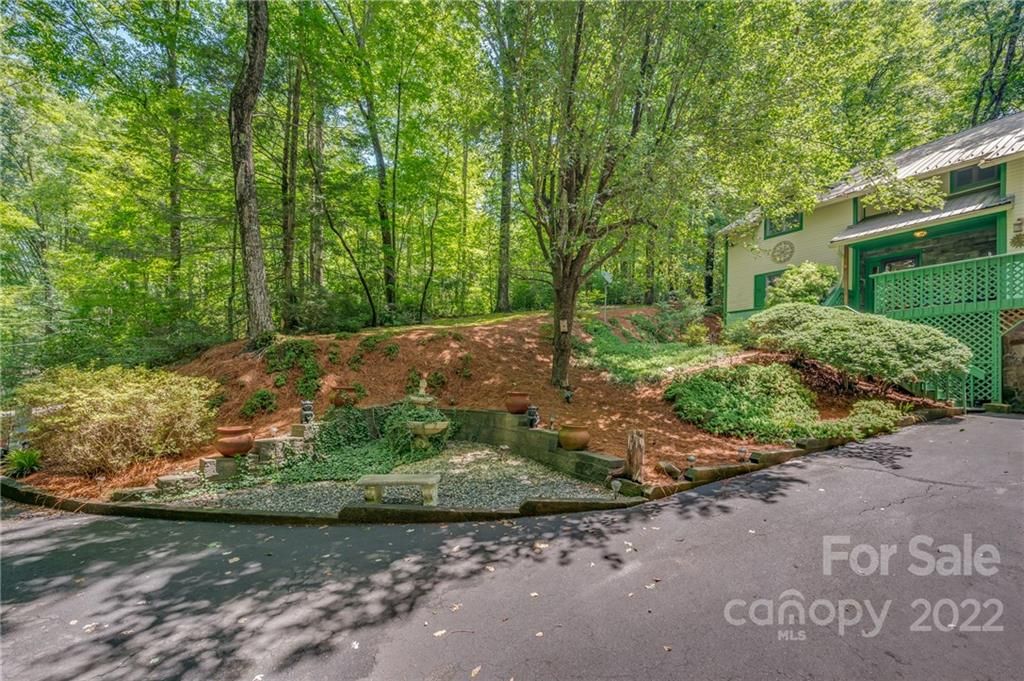 105 Chestnut Circle