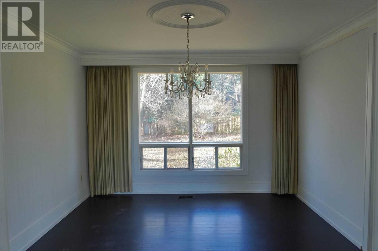 8 TROON CRT