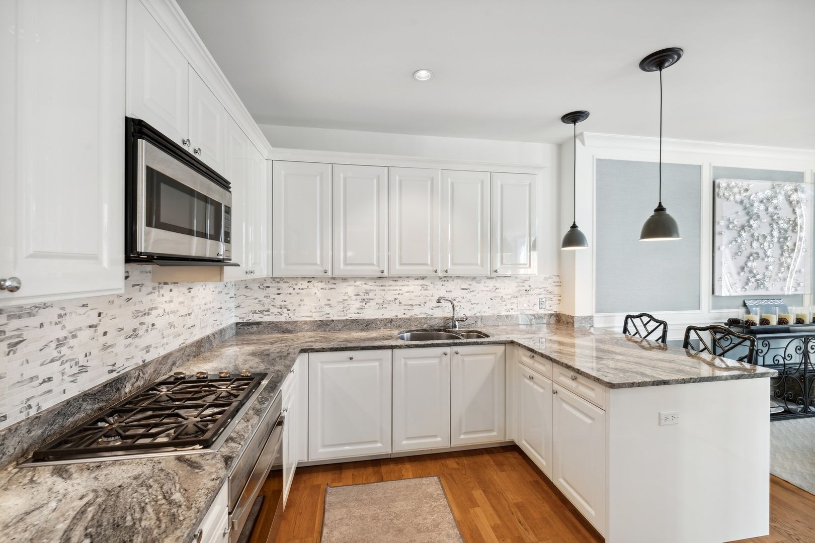 10 E Delaware Place