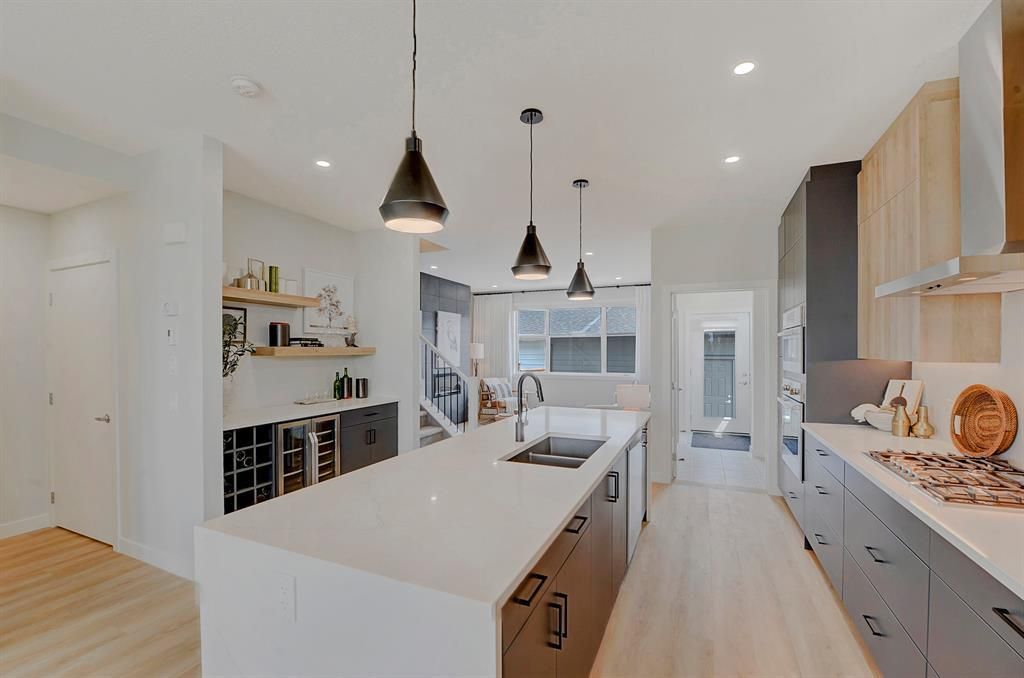 946 Harmony Parade