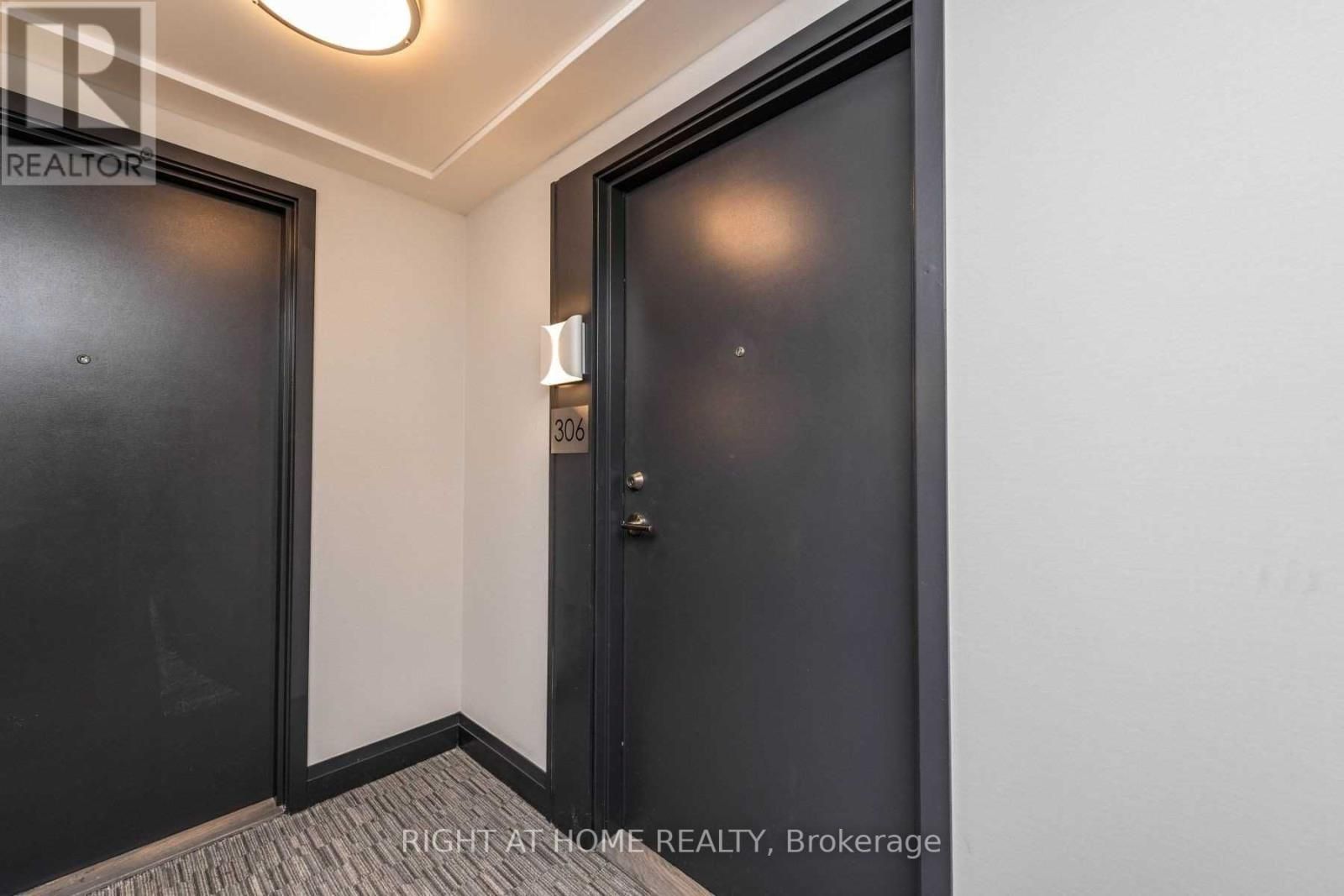 ##306 -2301 DANFORTH AVE