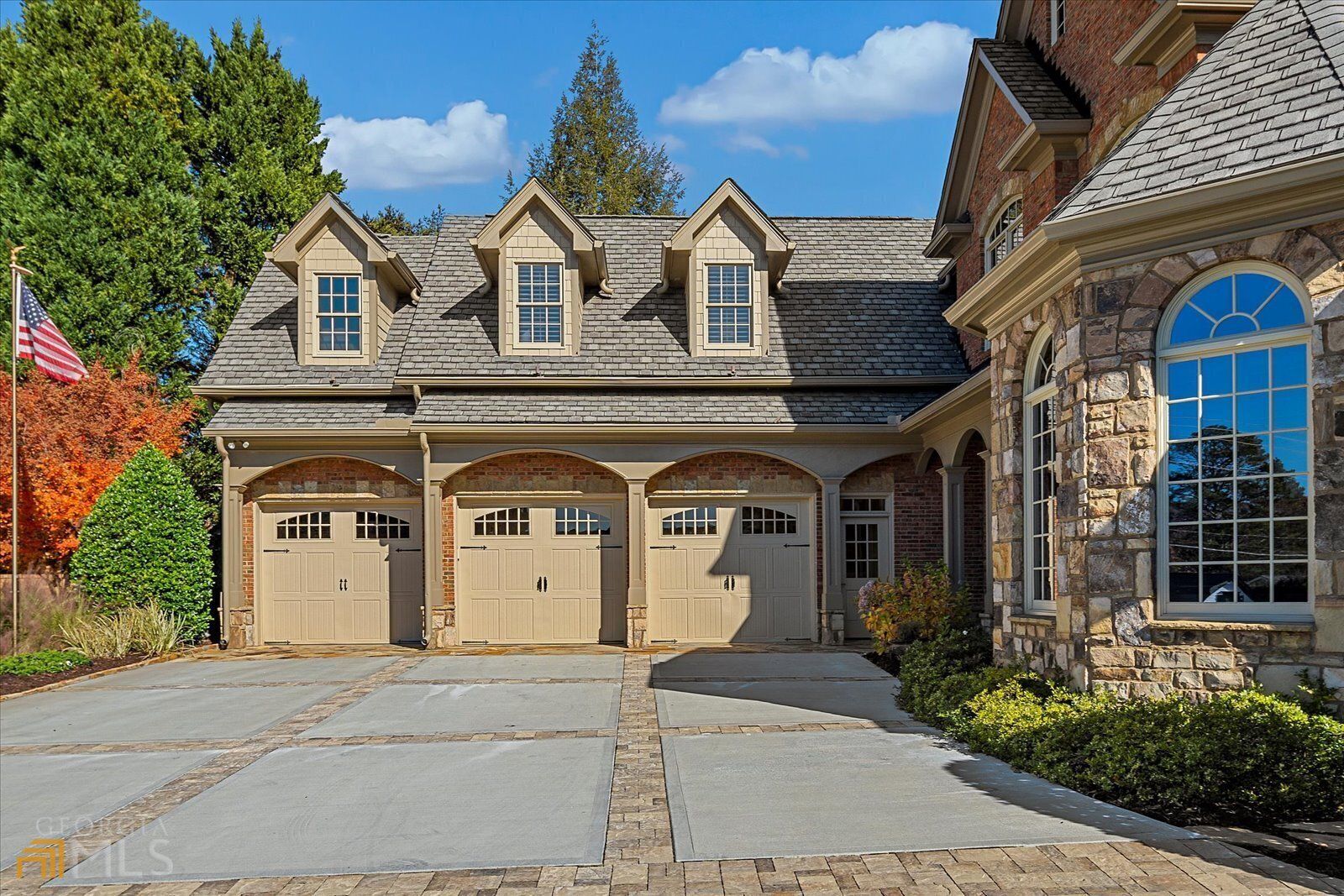 6243 Woodlake Drive