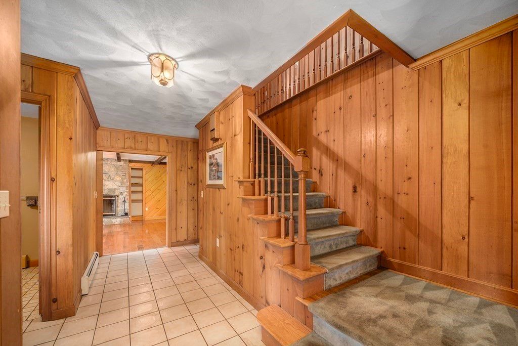 6 Running Stream Rd