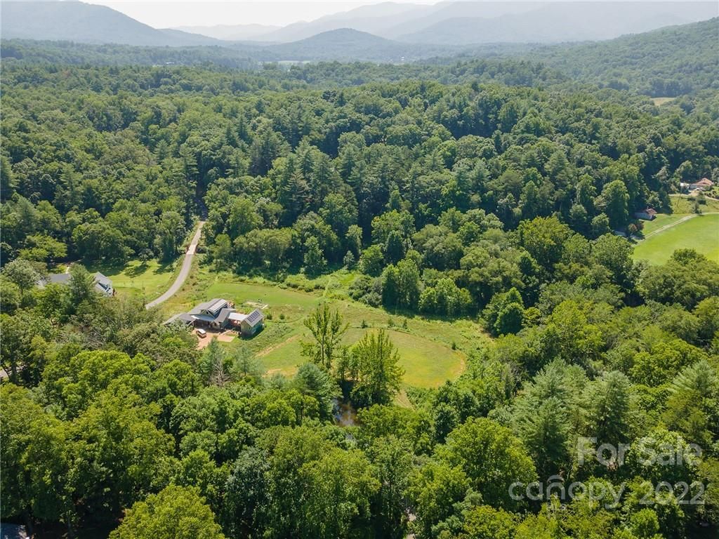 12 Parkland Grove
