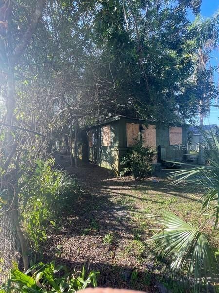 1403 W 13th Place