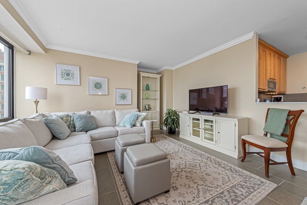 65 E India Row