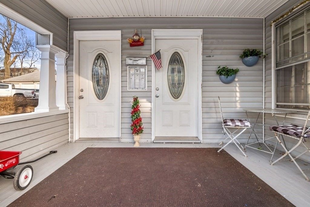 32 Woodford St