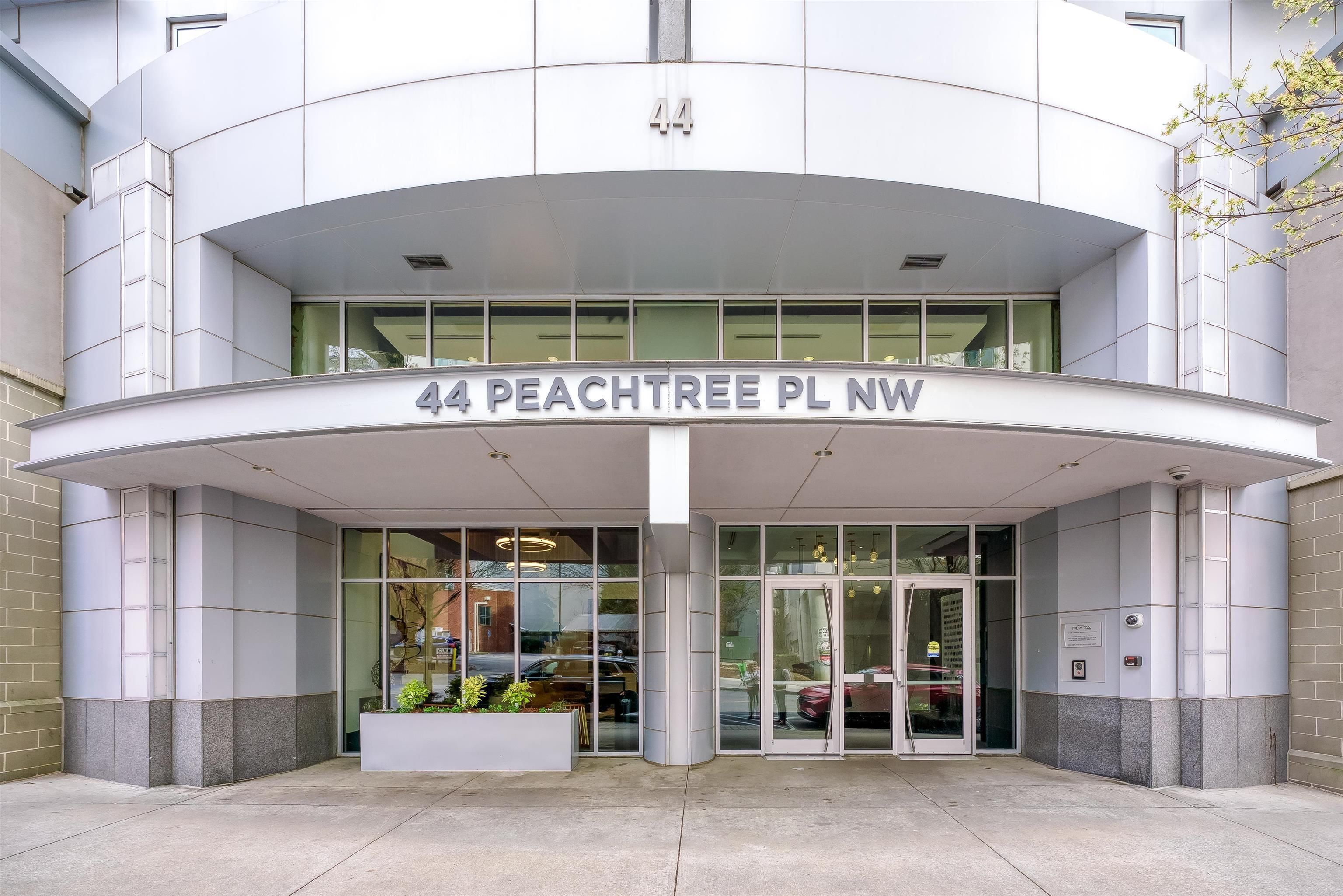 44 W Peachtree Place