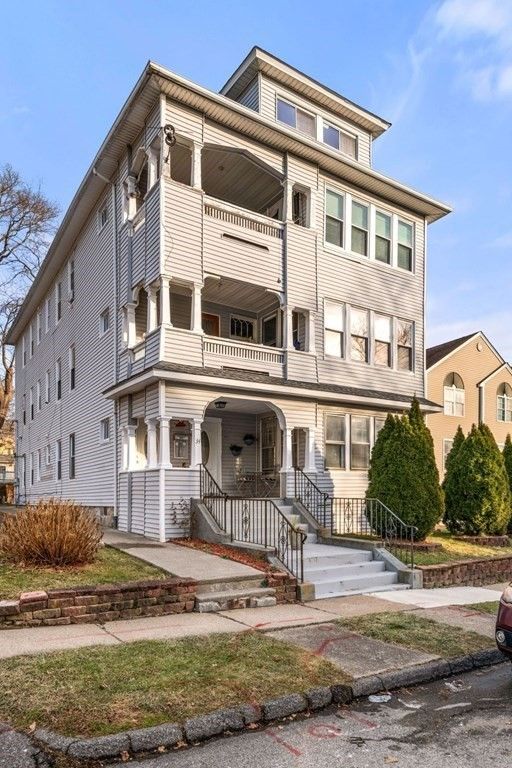 32 Woodford St