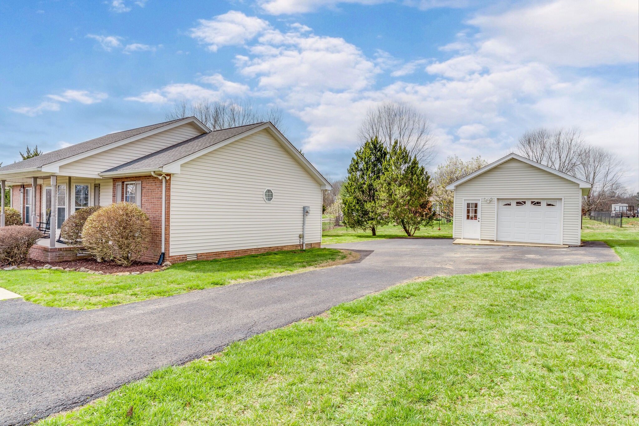 2068 Shawnee Ln