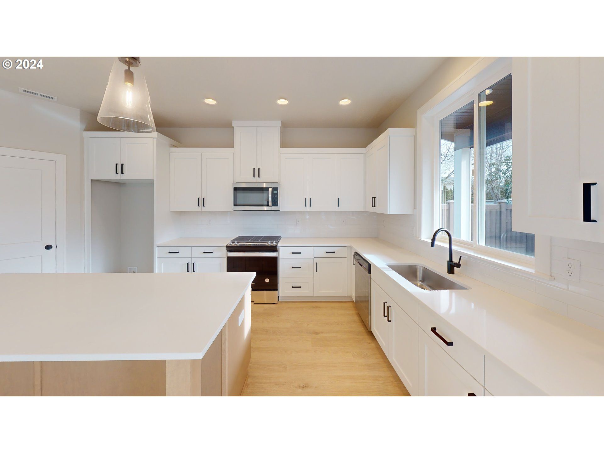 831 NE 17th Ave