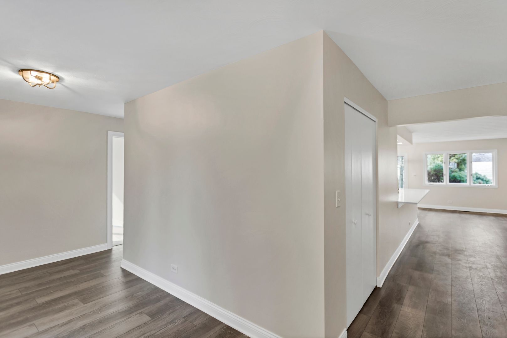 1198 Waltham Lane