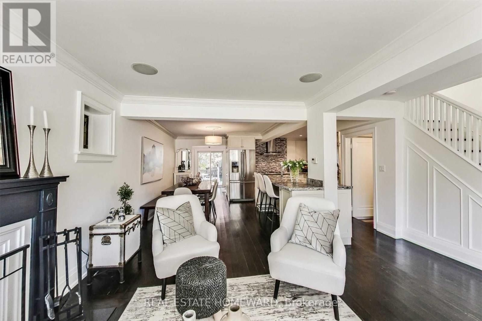 35 GLEN MANOR DR