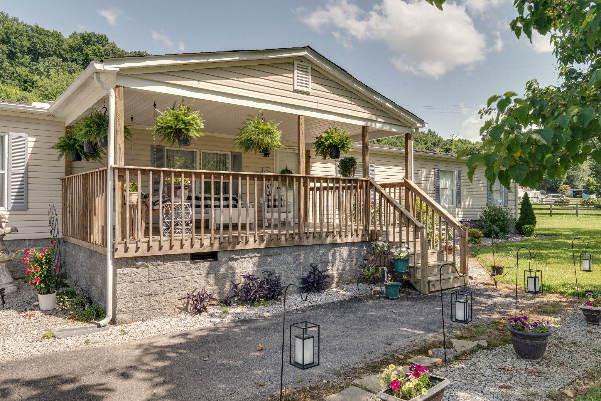 8635 King Hollow Rd