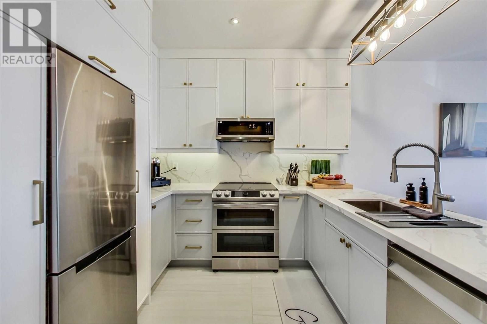 72C COXWELL AVE