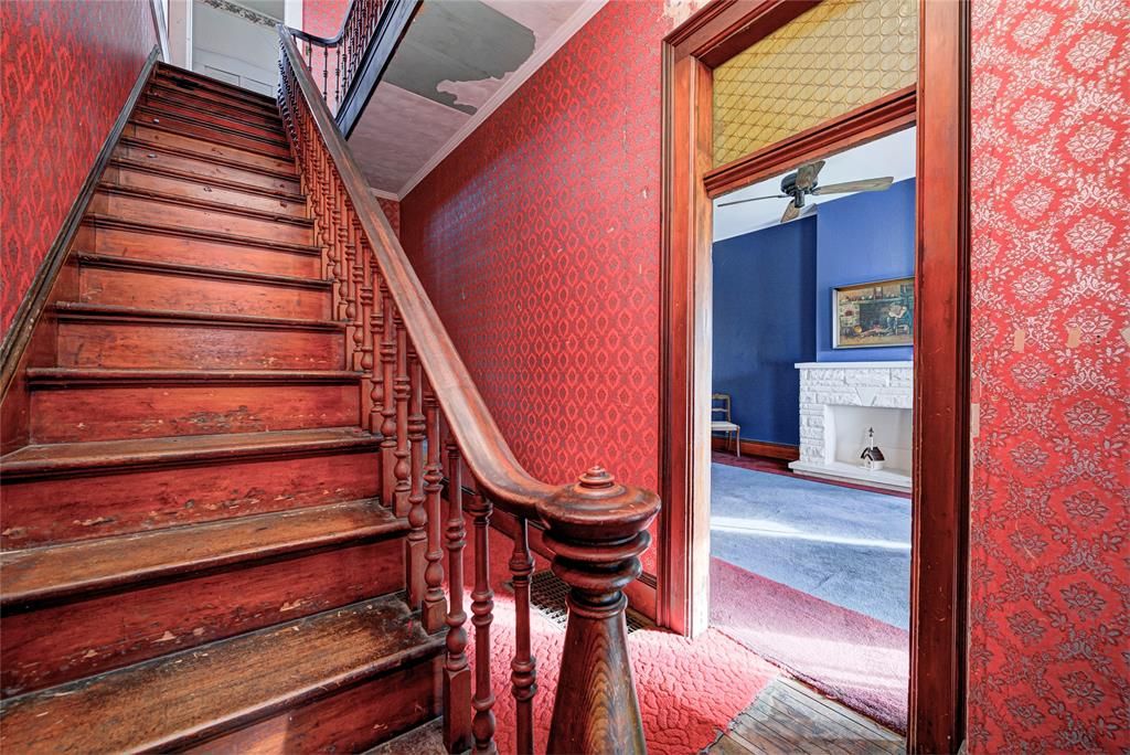 302 W Main Street