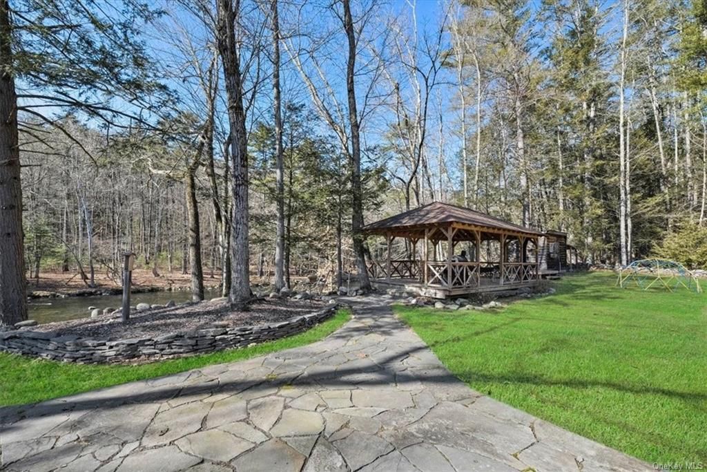 875 Oakland Valley Road