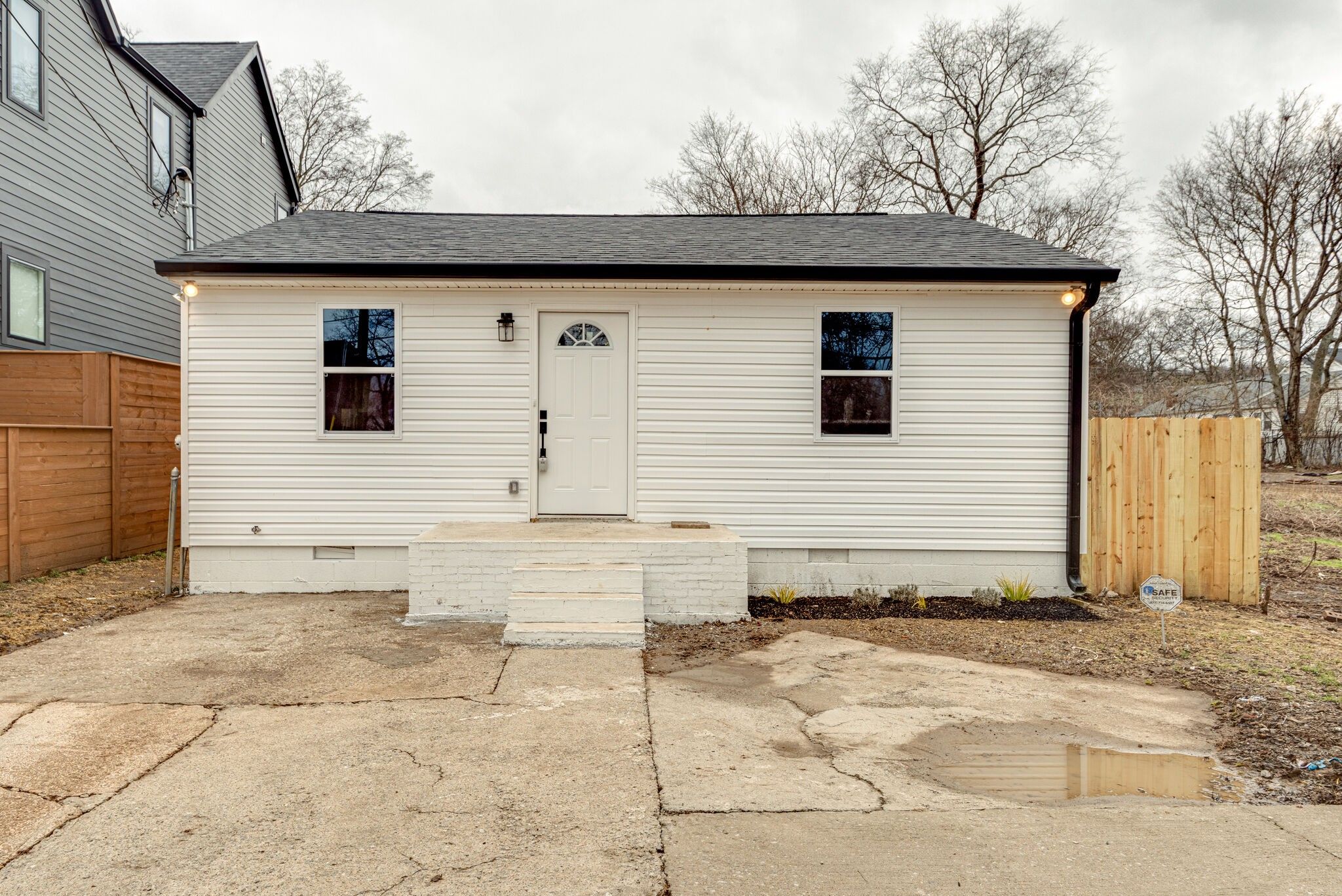 2821 Clifton Ave