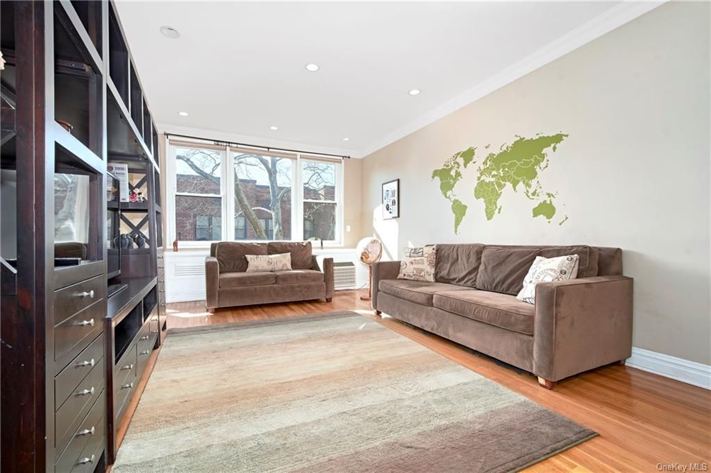 953 W Boston Post Road