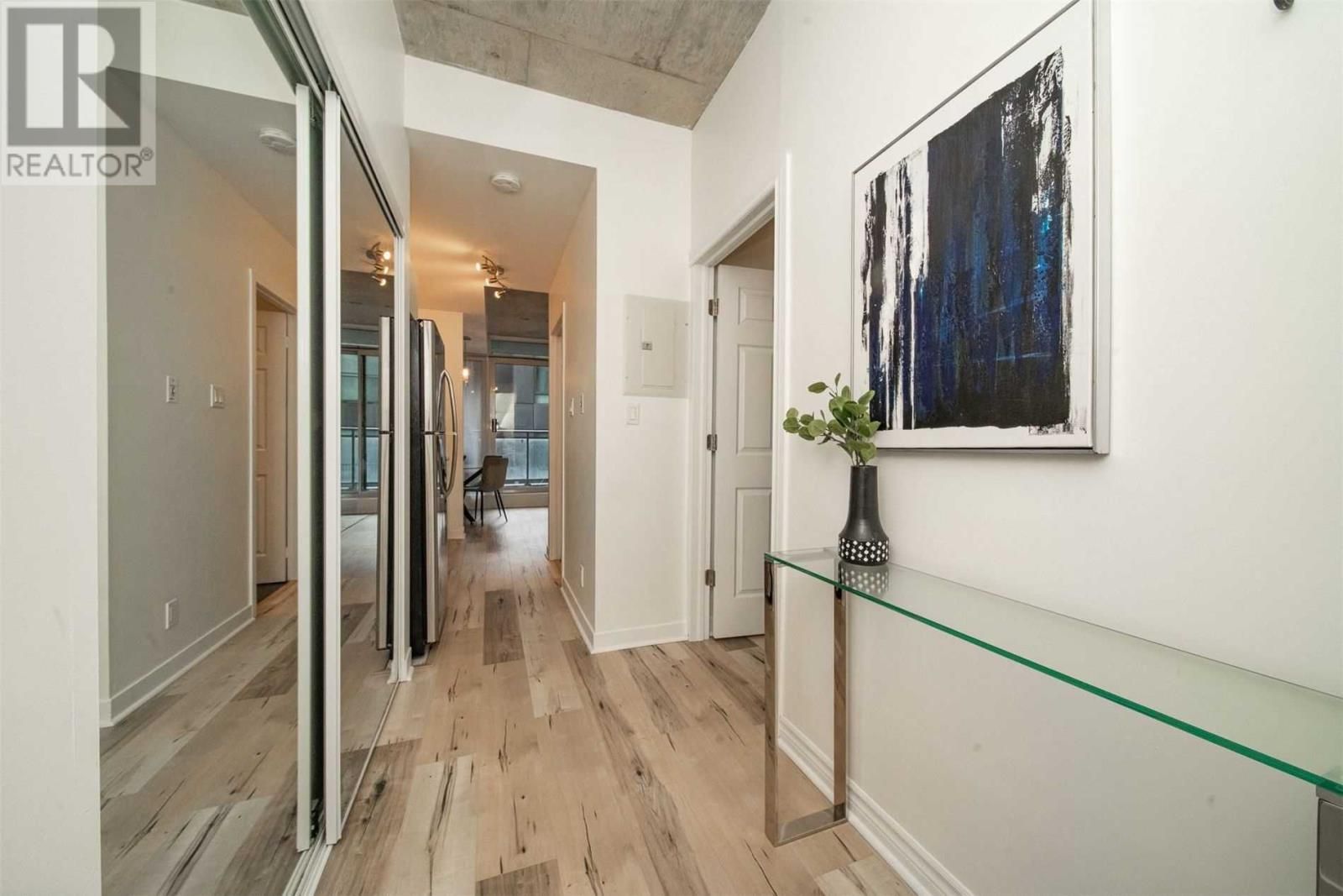 #209 -127 QUEEN ST E