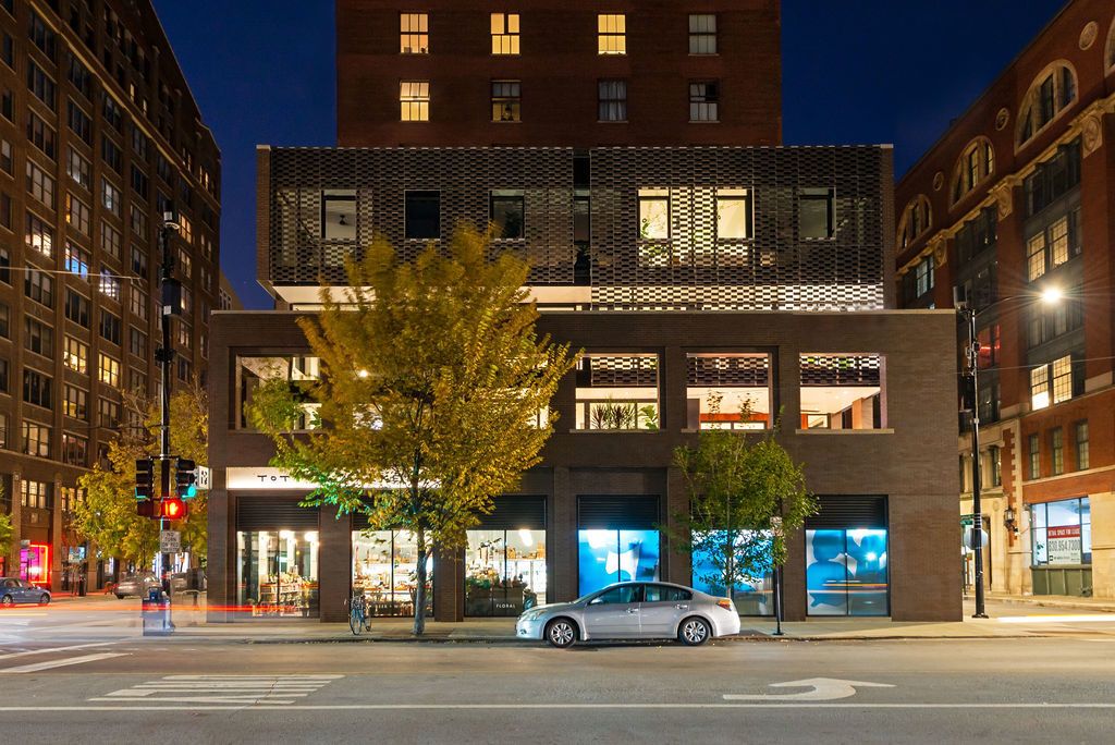 747 S Dearborn Street