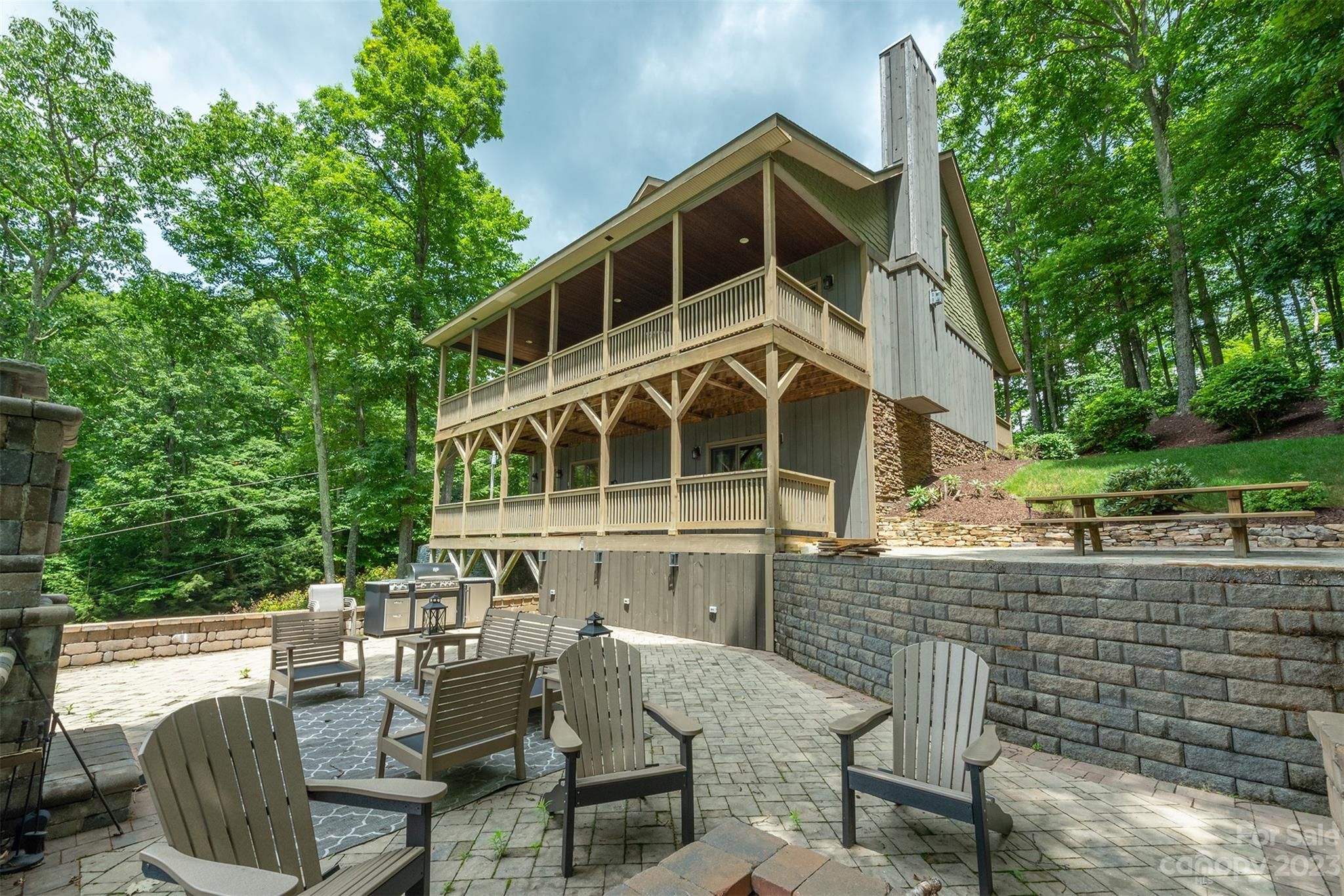 596 N Ridge Runner Road