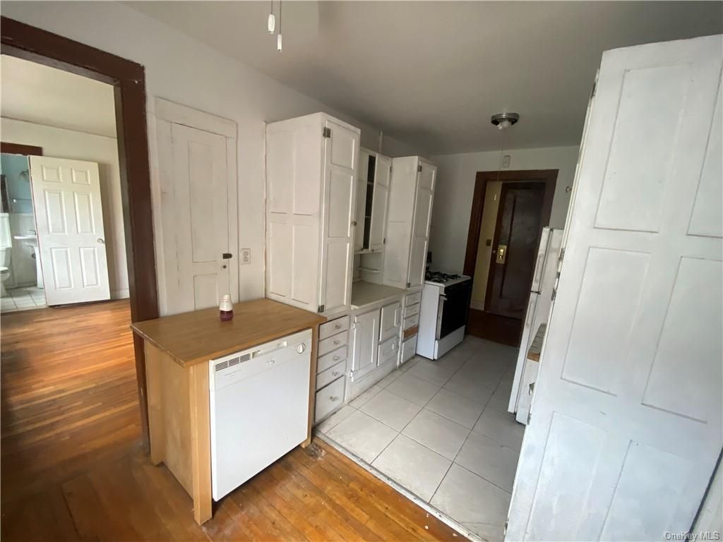 604 Tompkins Avenue