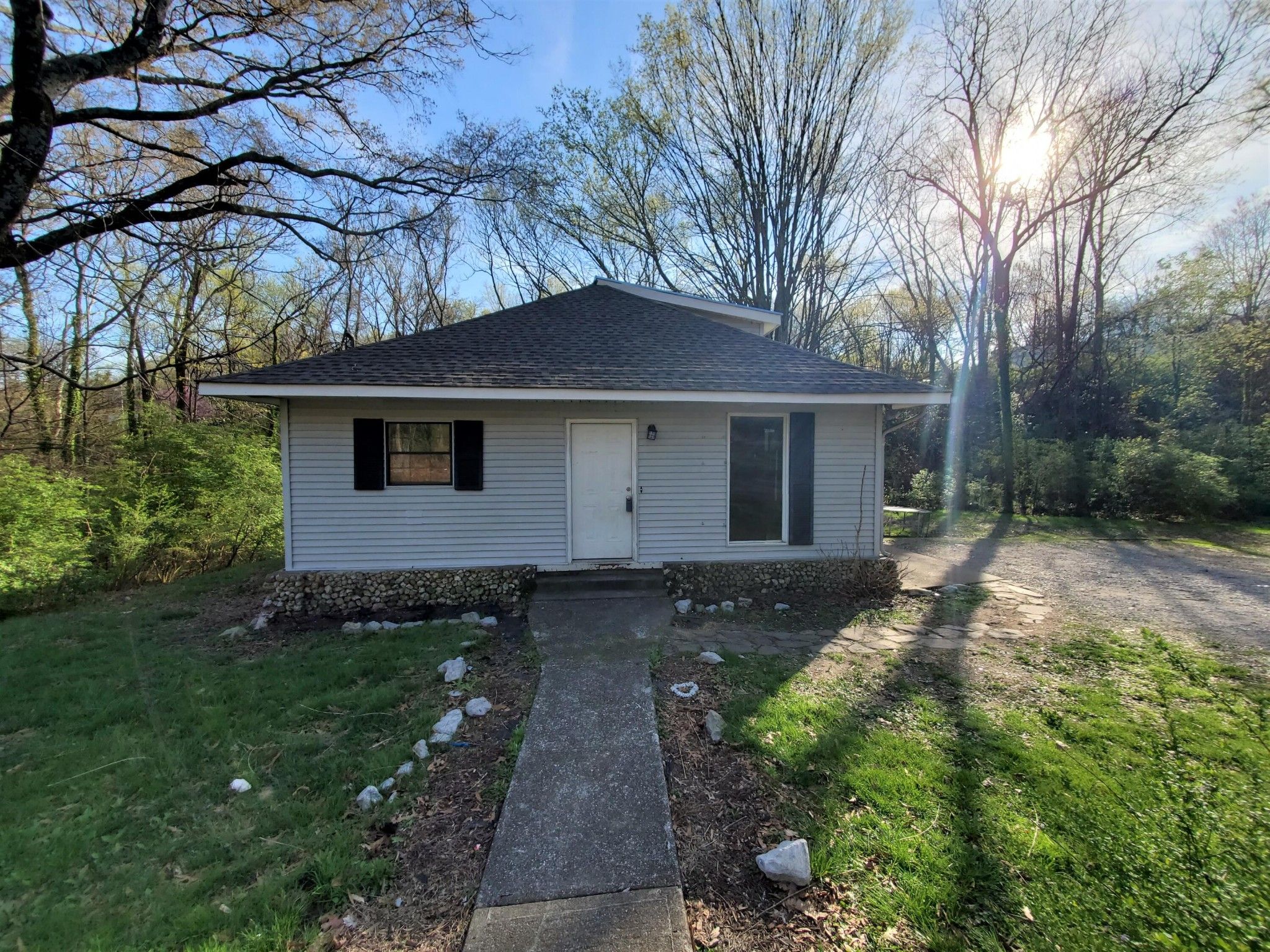 3206 Navajo Dr