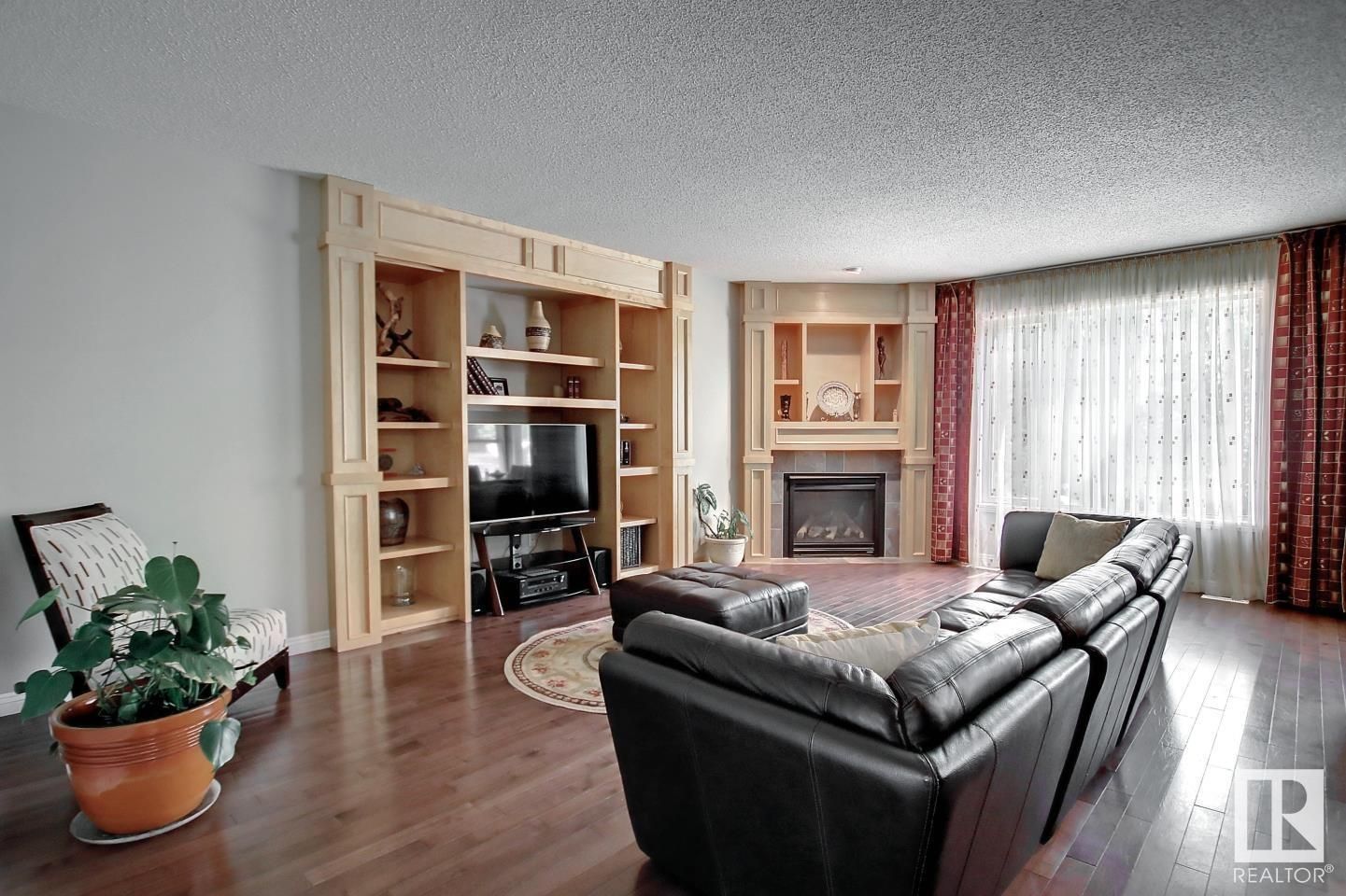 1114 ARMITAGE CR SW