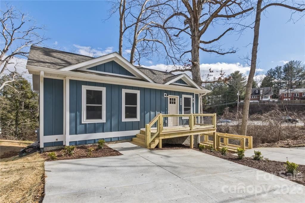 8 Laurel Loop