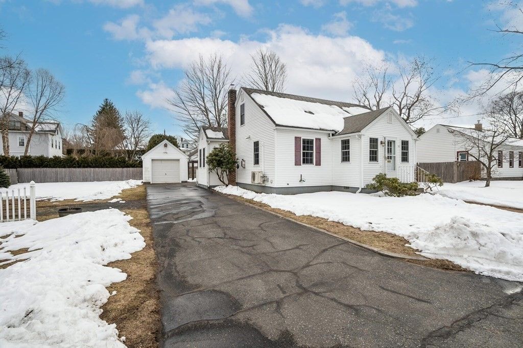 10 Mount Tom Avenue