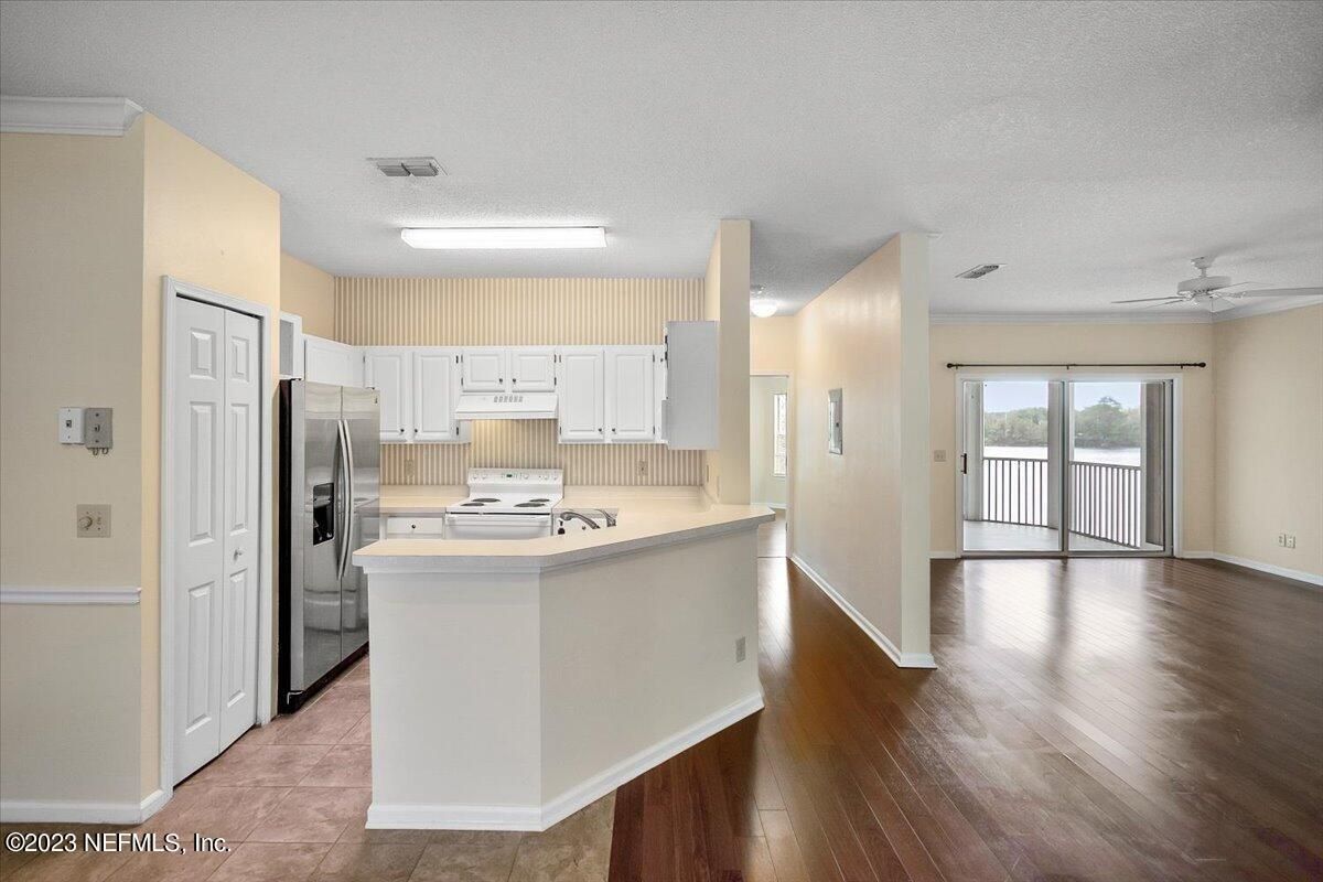 10000 Gate Pkwy N