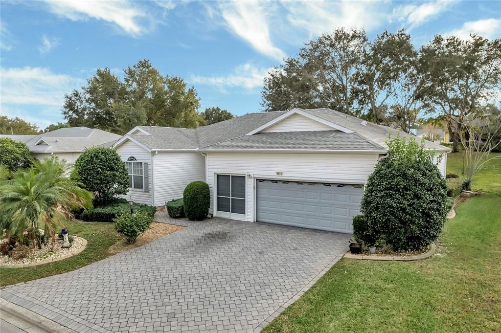4853 Sawgrass Lake Circle