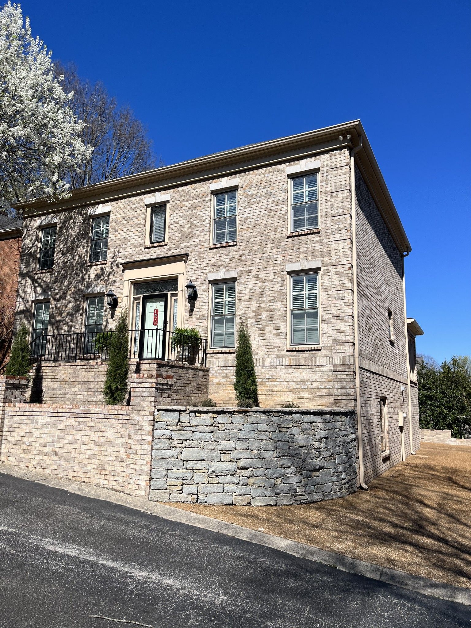 235 Burlington Pl