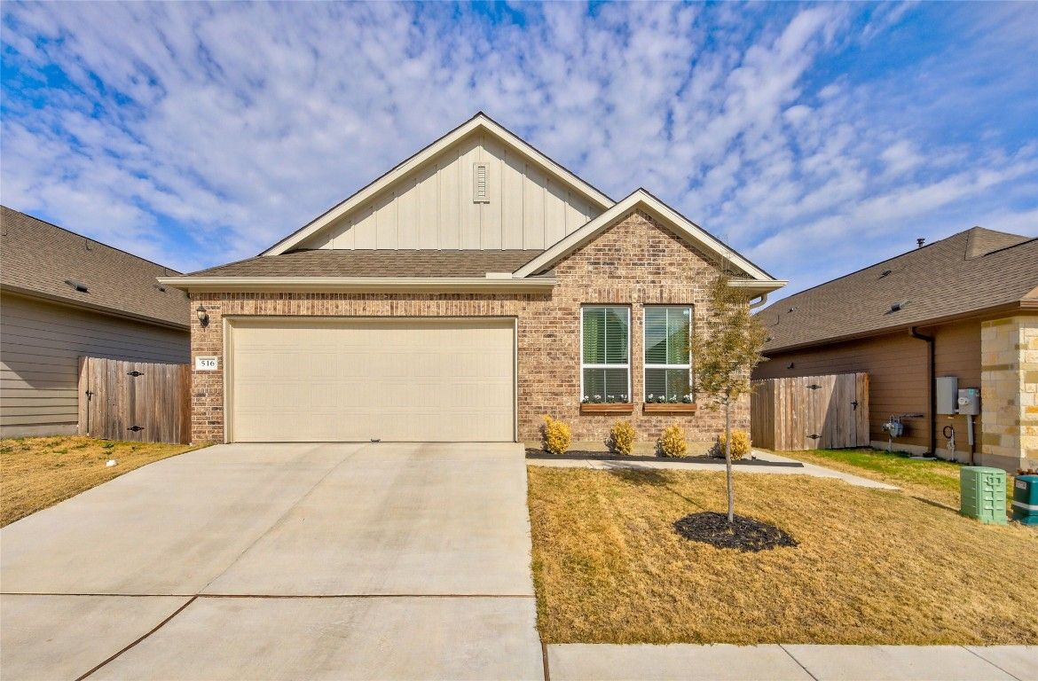 516 Falkland Trace