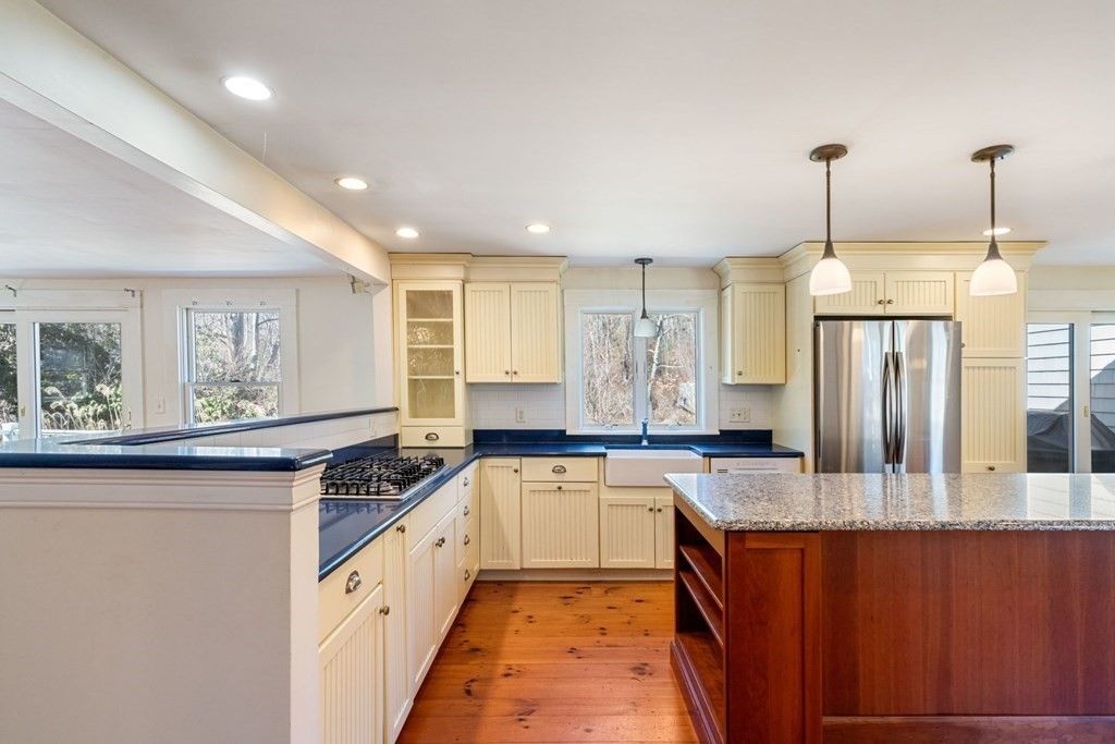 384 Clapp Rd