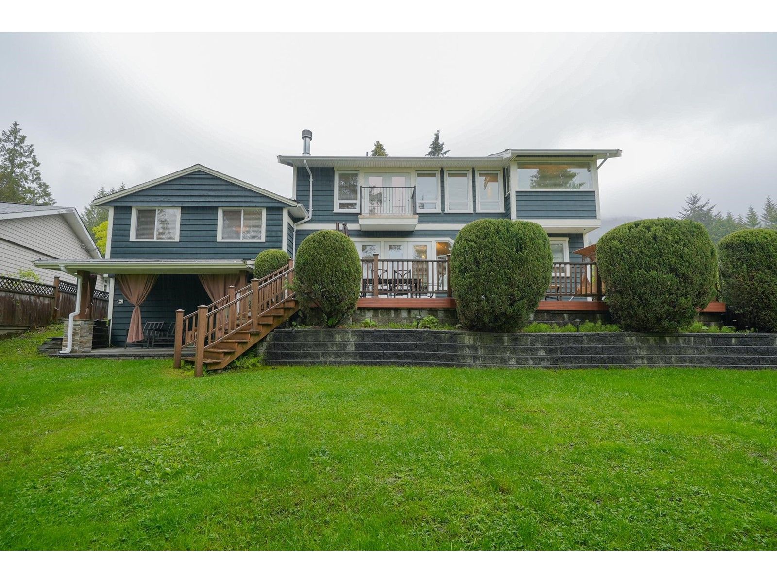 4527 MARINEVIEW CRESCENT