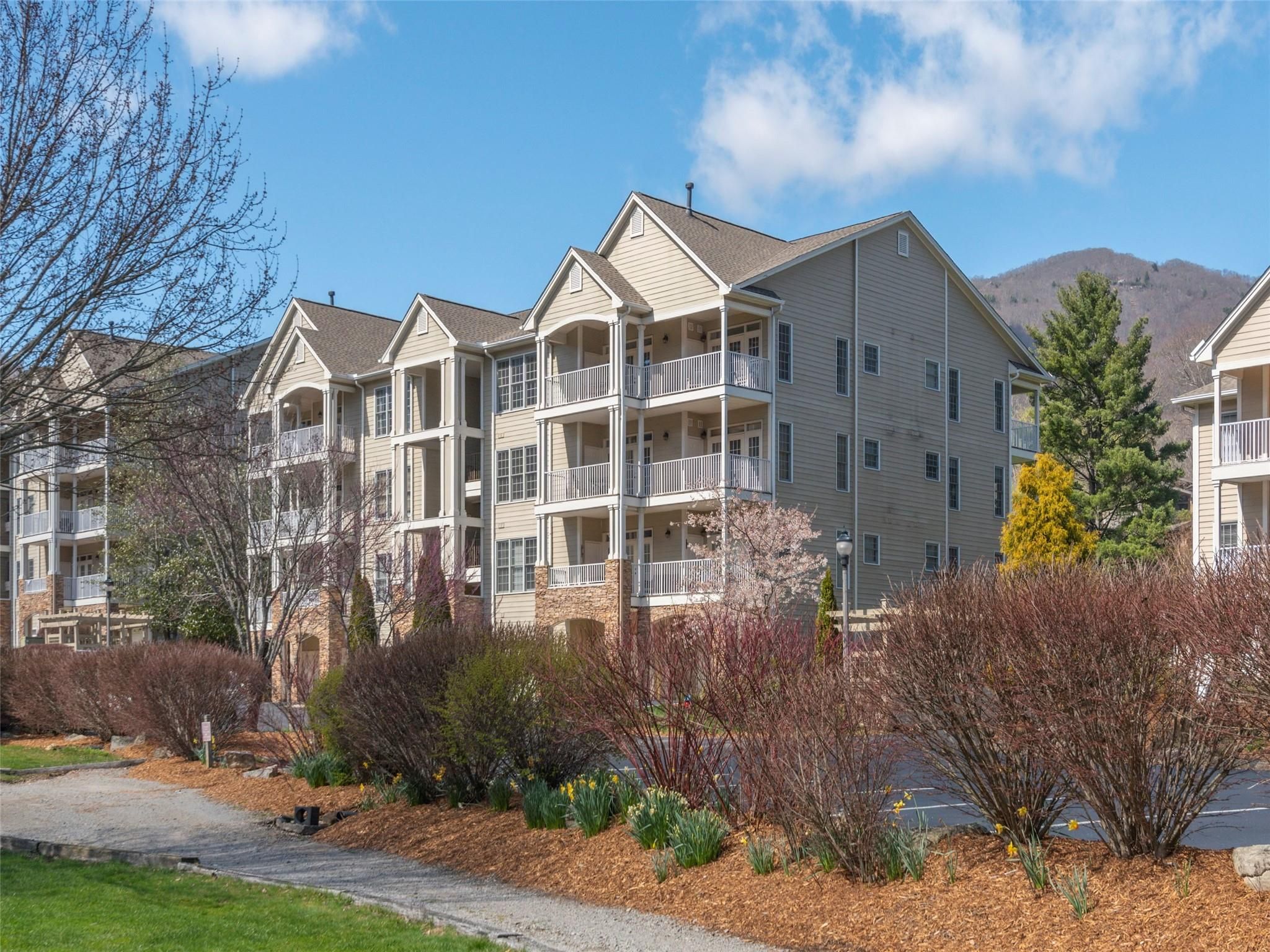 65 Glenview Lane