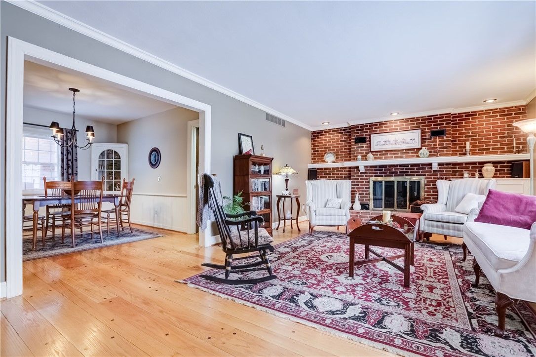 10 Woodland Road