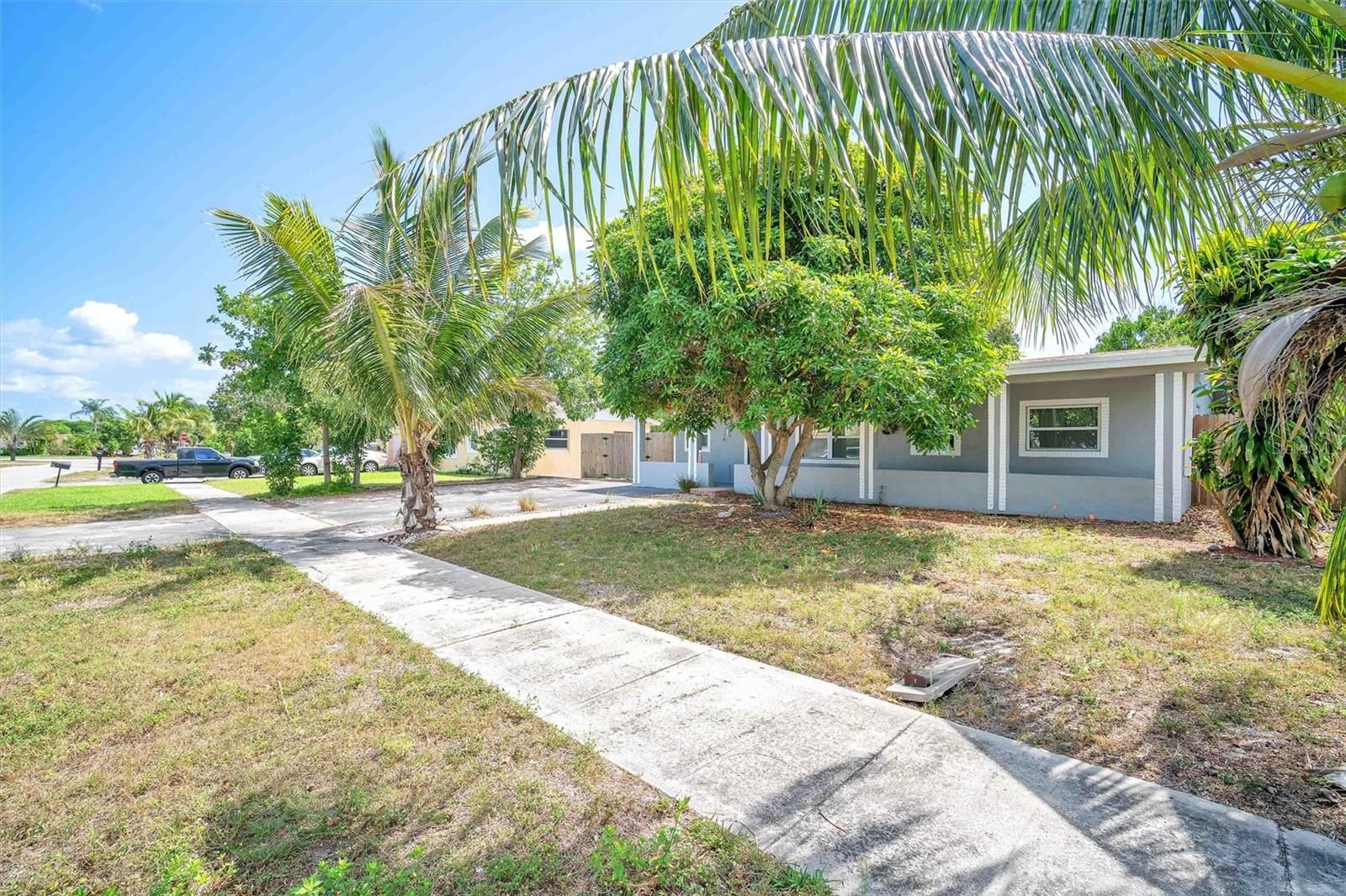 640 SW 10th Court