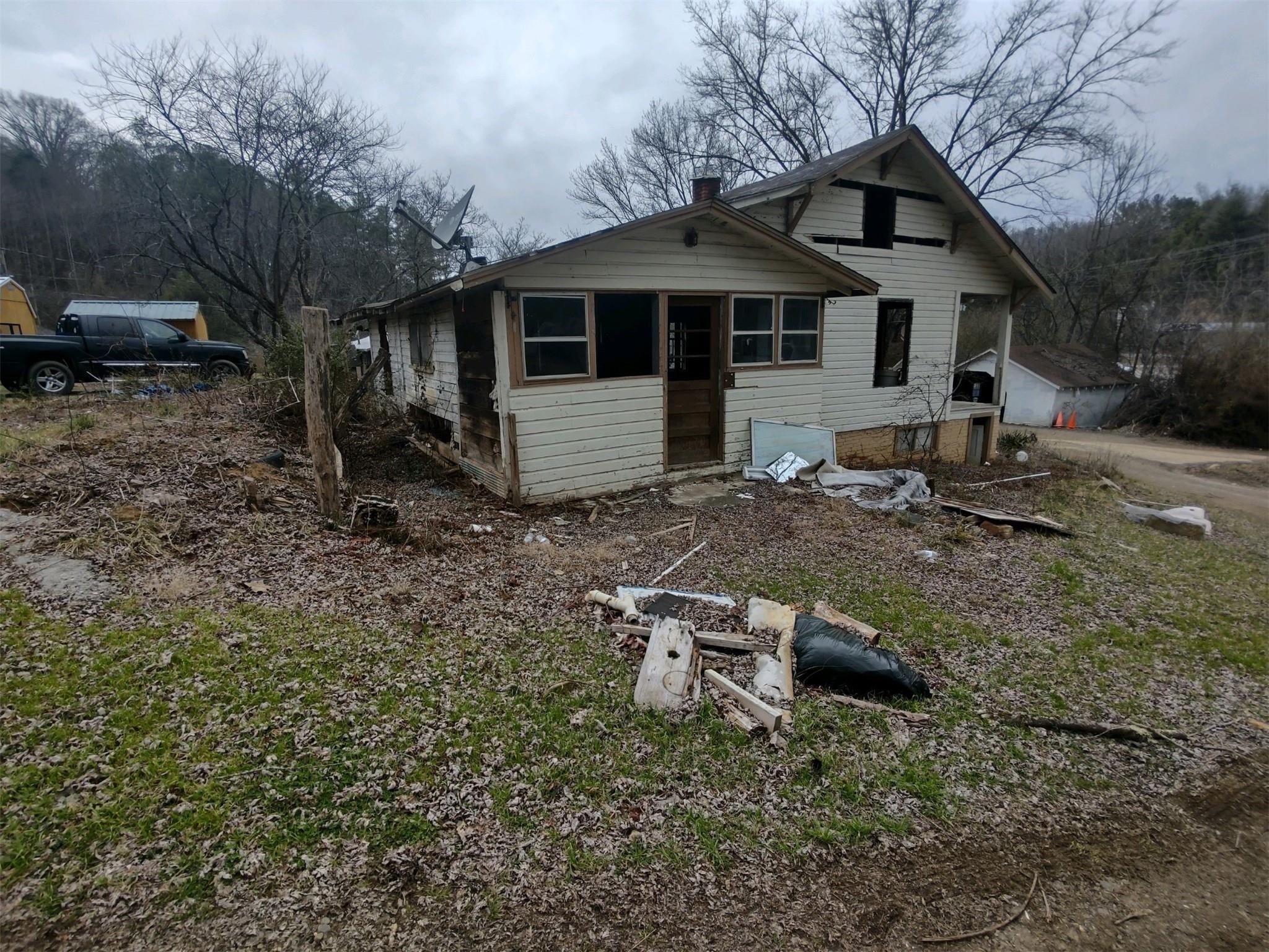 28 & 42 Pathfinder Lane