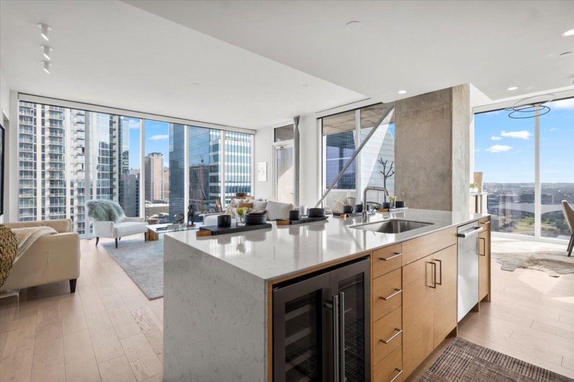 301 West Avenue