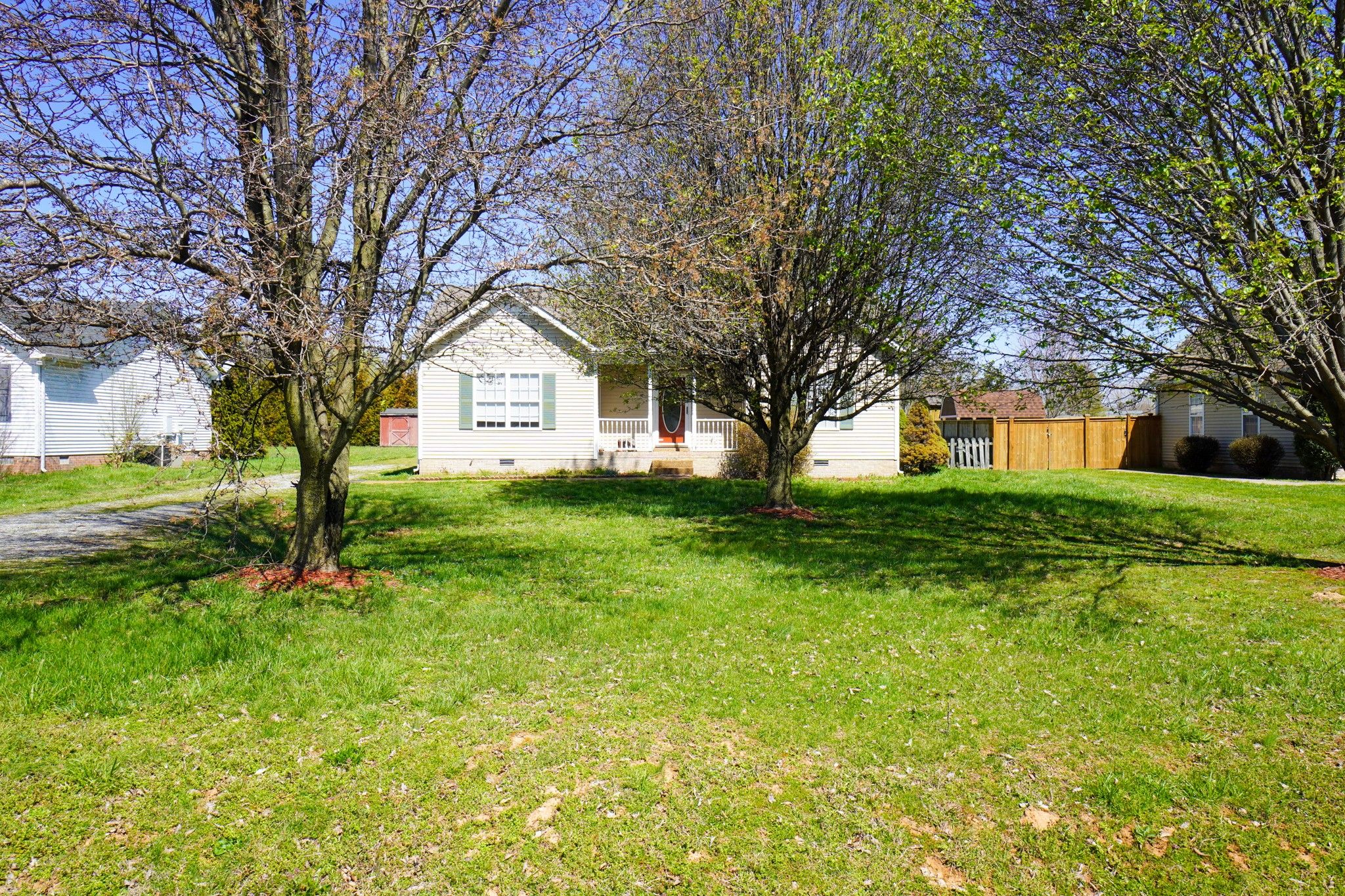 1004 Edwards Ln