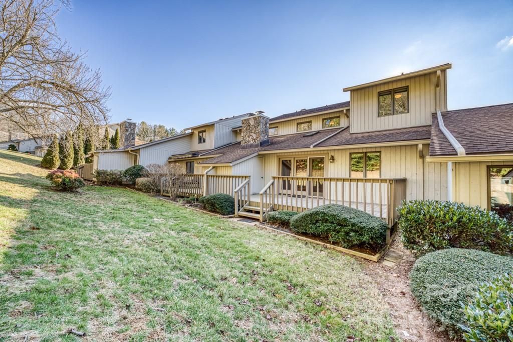 130 Deerlake Drive