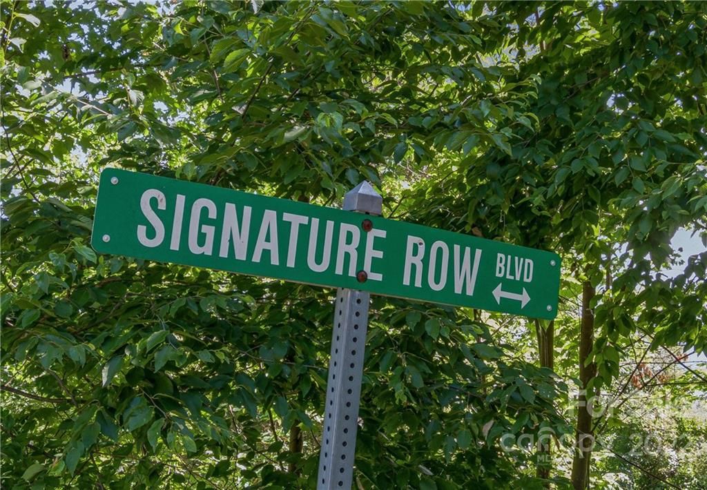 18 Signature Row Boulevard